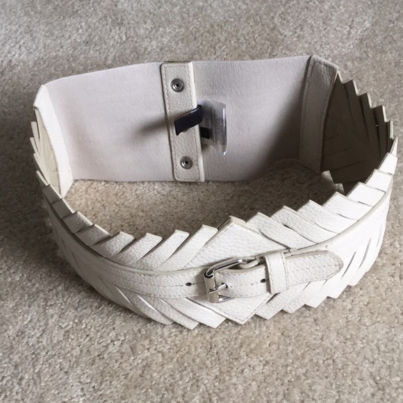 BCBGMaxAzria Accessories - Cream BCBGMAXAZRIA Belt Size Small 2-4